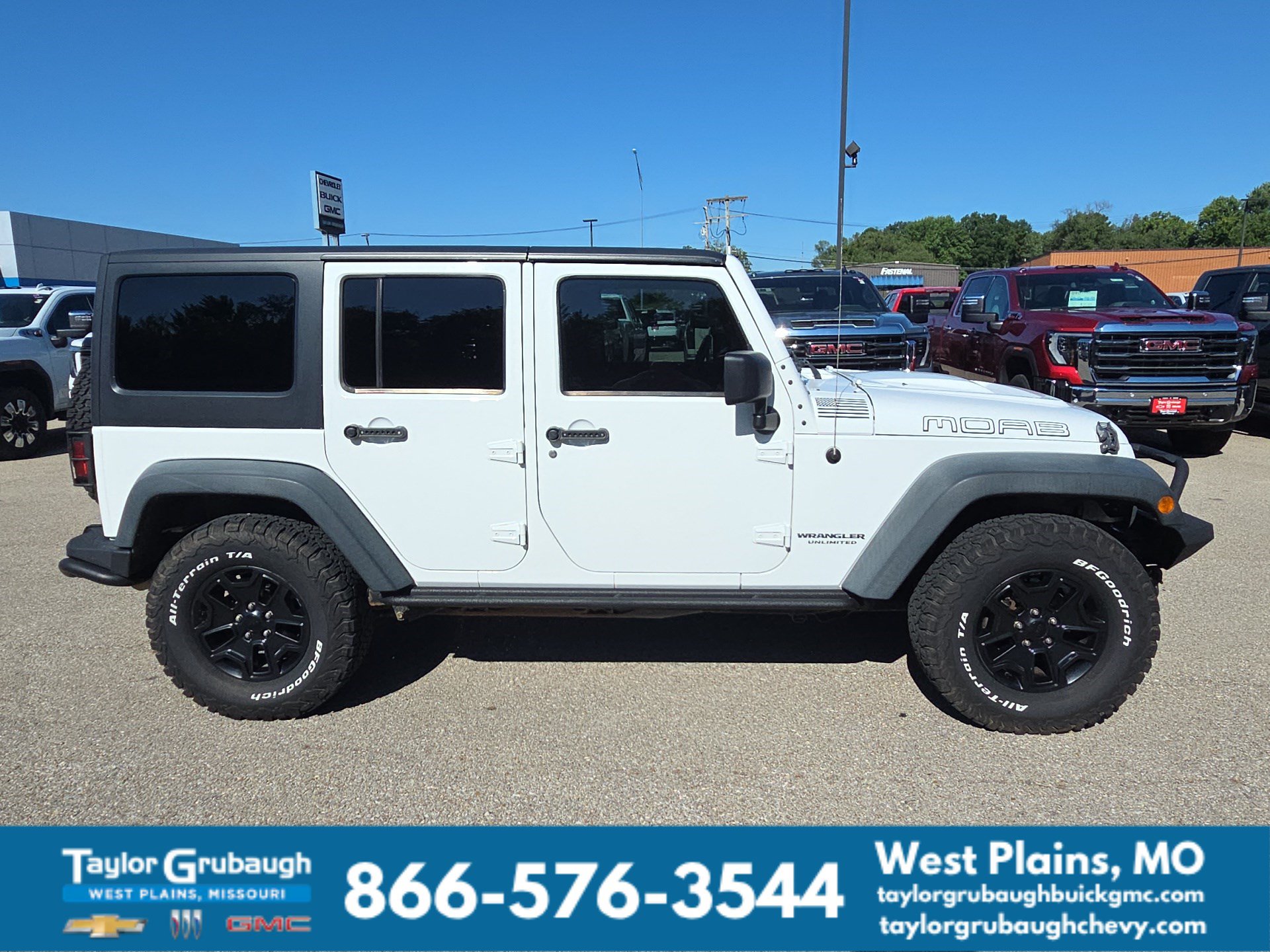 Used 2013 Jeep Wrangler Unlimited Sahara AWD/4WD image 9