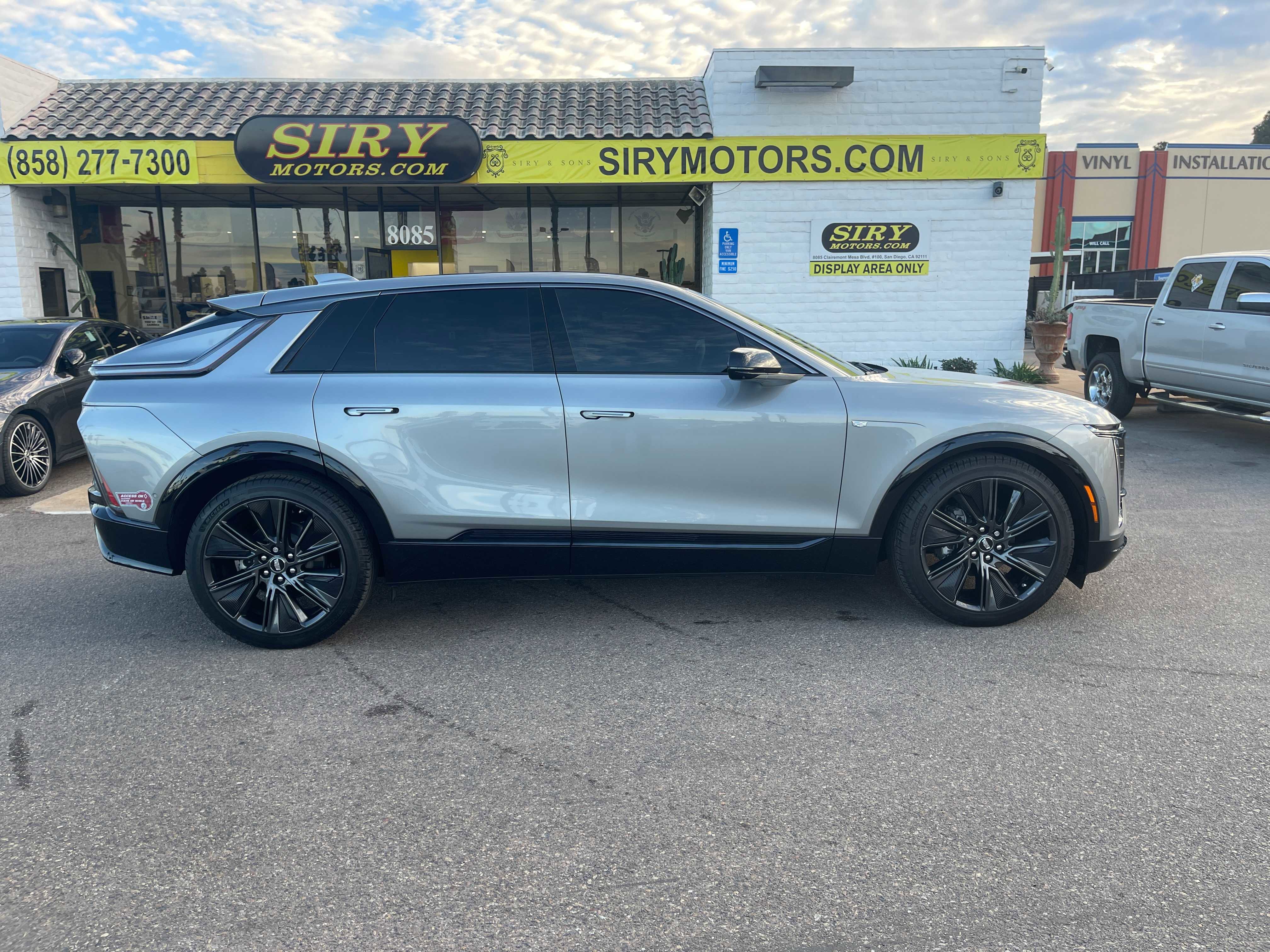 Used 2024 Cadillac Lyriq Sport image 2