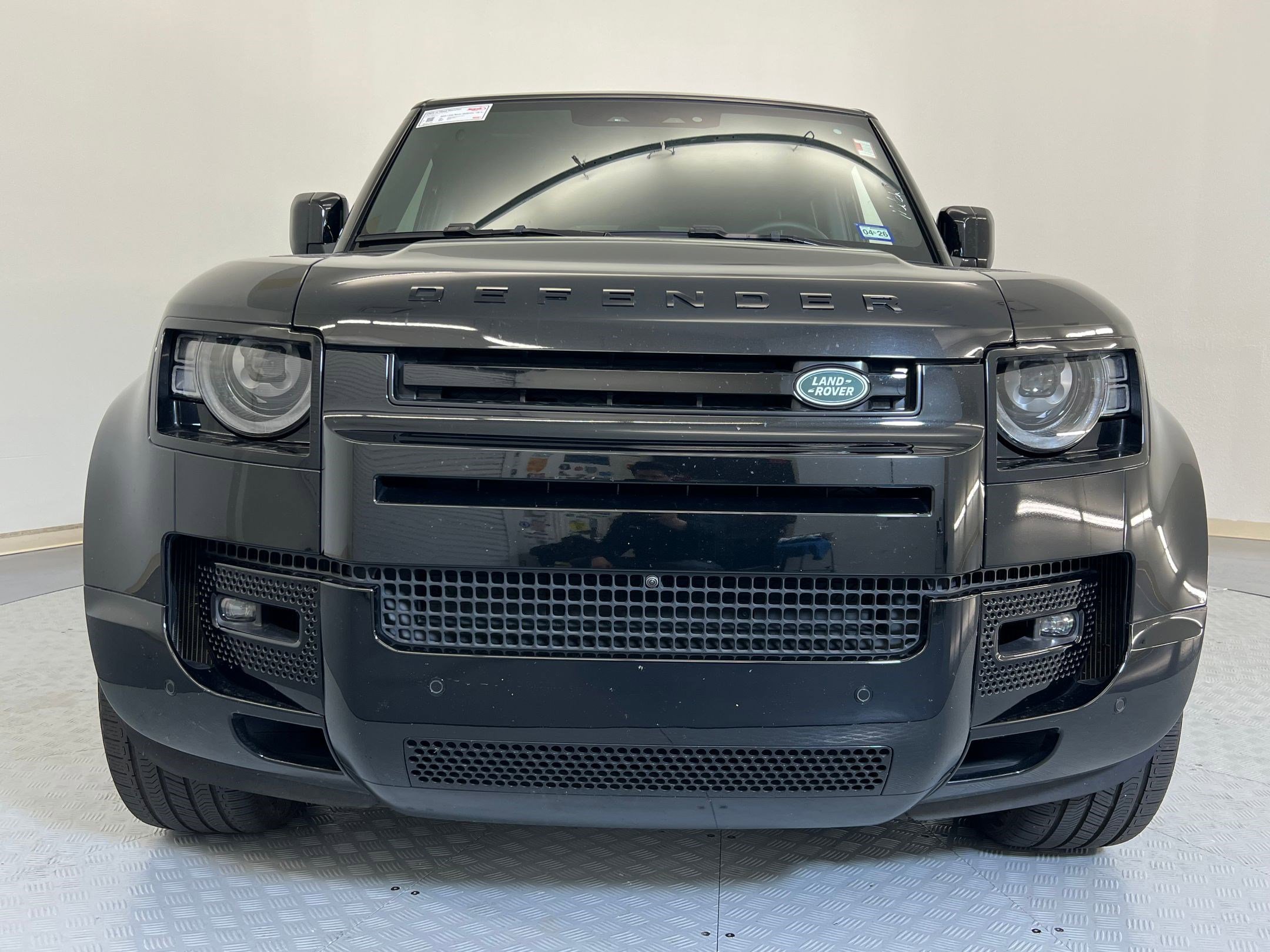 Used 2024 Land Rover Defender 130 X-Dynamic SE image 6