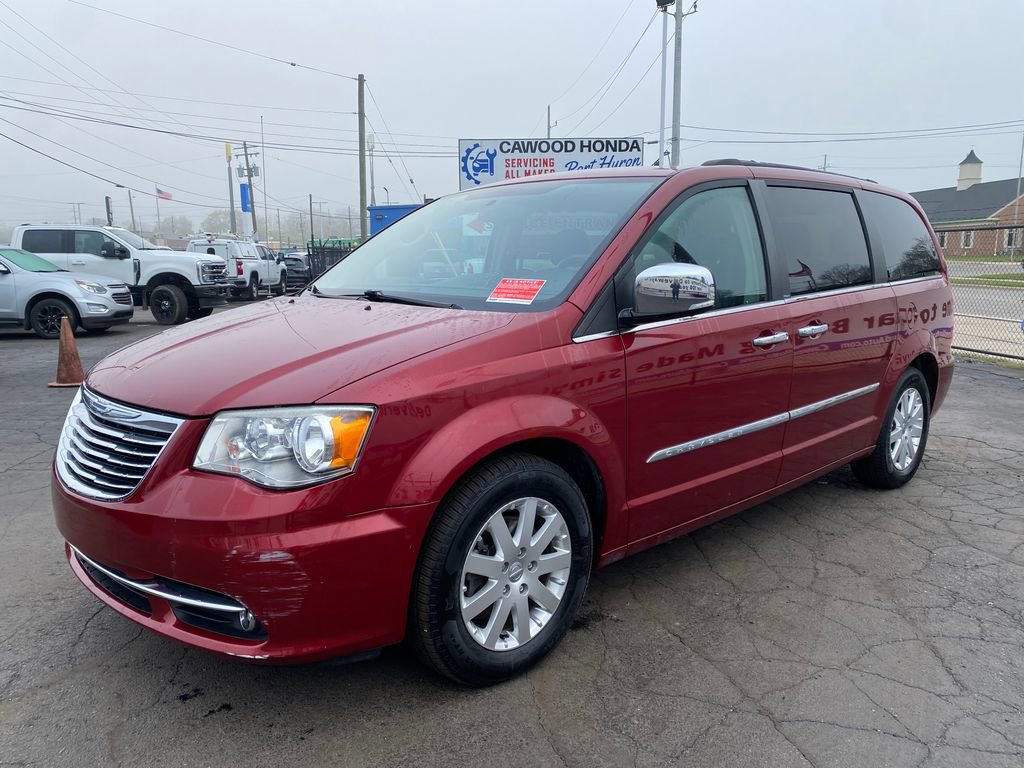 Used 2012 Chrysler Town & Country Touring-L w/ Driver Convenience Group FWD image 7