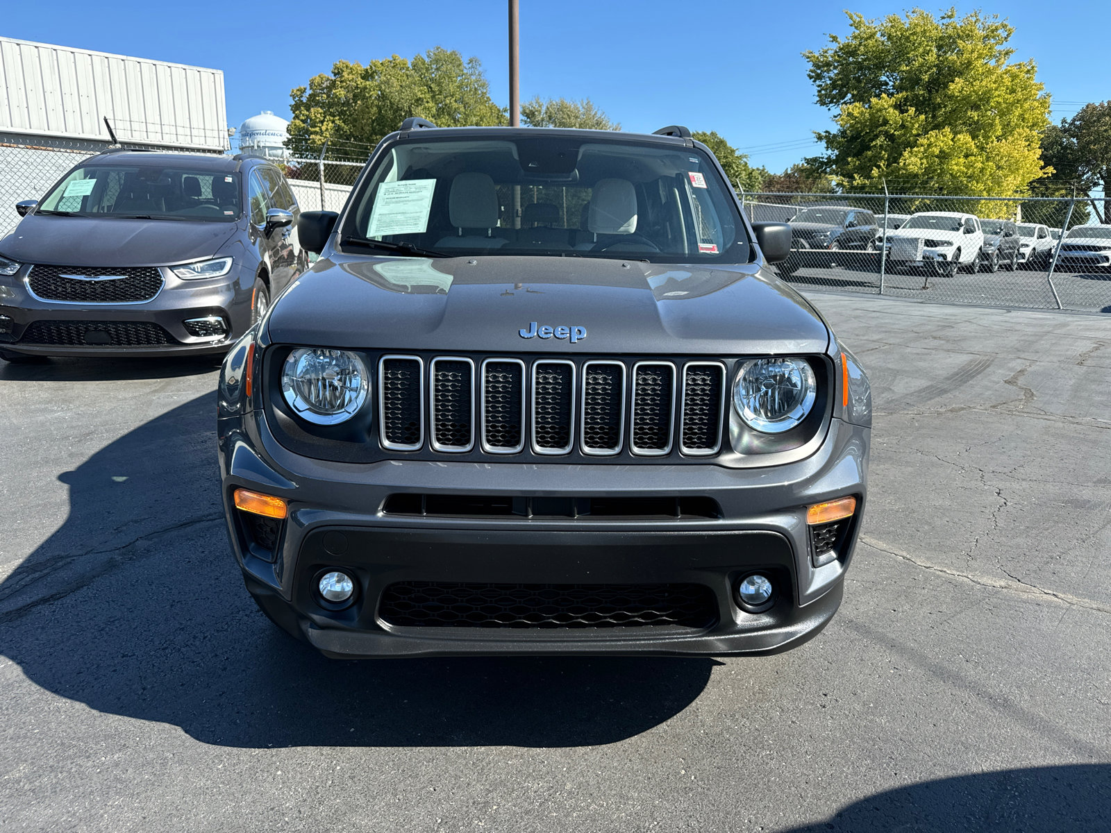 Used 2022 Jeep Renegade Latitude AWD/4WD image 2