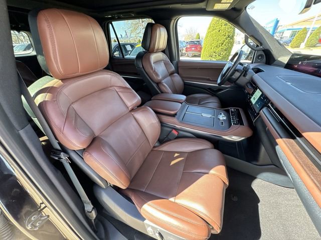 Used 2025 Lincoln Navigator Reserve image 26