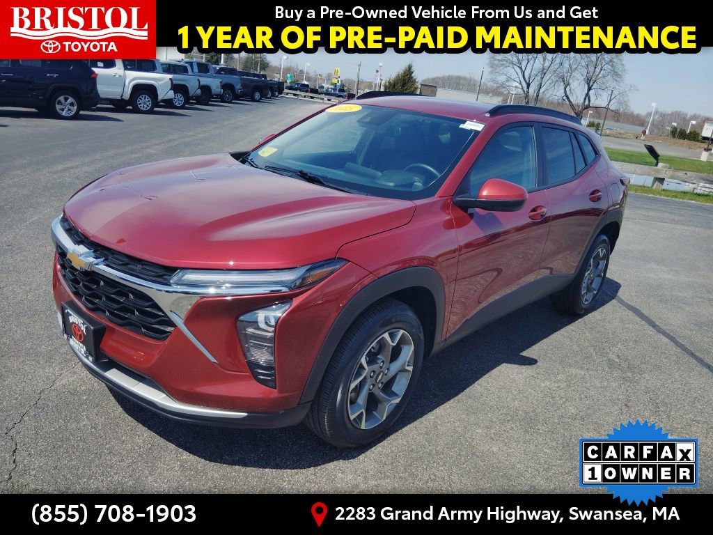 Used 2025 Chevrolet Trax LT w/ LT Convenience Package FWD image 3