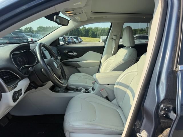 Used 2021 Jeep Cherokee Latitude Lux w/ Sun & Sound Group AWD/4WD image 10