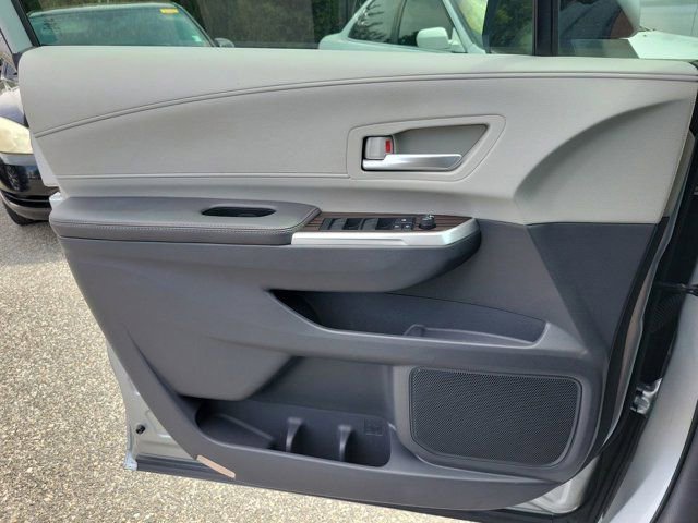 Used 2022 Toyota Sienna XLE FWD image 35