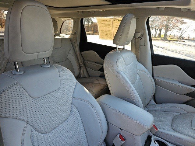 Used 2021 Jeep Cherokee Latitude Lux w/ Sun & Sound Group image 12