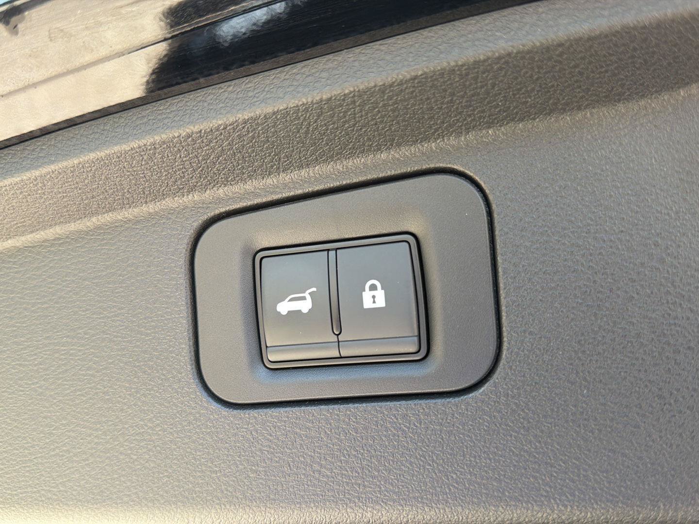 Used 2025 Nissan Armada Platinum Reserve AWD/4WD image 15