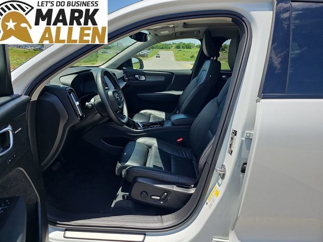 Used 2023 Volvo XC40 B4 Ultimate FWD image 19