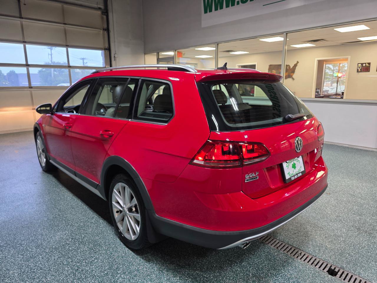 Used 2017 Volkswagen Golf Alltrack SE AWD/4WD image 9