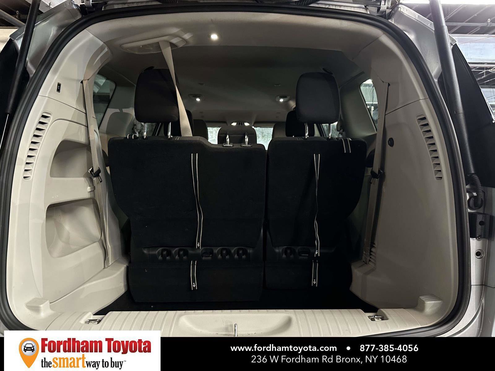 Used 2024 Chrysler Voyager LX image 11