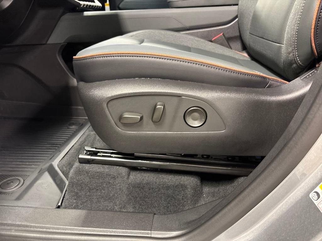 New 2026 GMC Acadia AT4 w/ LPO, Floor Liner Package image 26