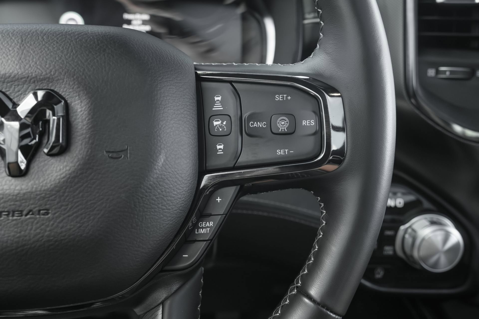 Used 2025 RAM 1500 Limited AWD/4WD image 21