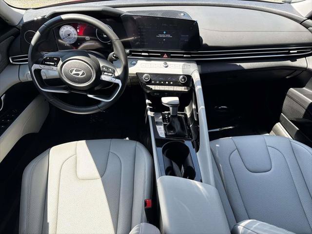 Used 2025 Hyundai Elantra Limited FWD image 12