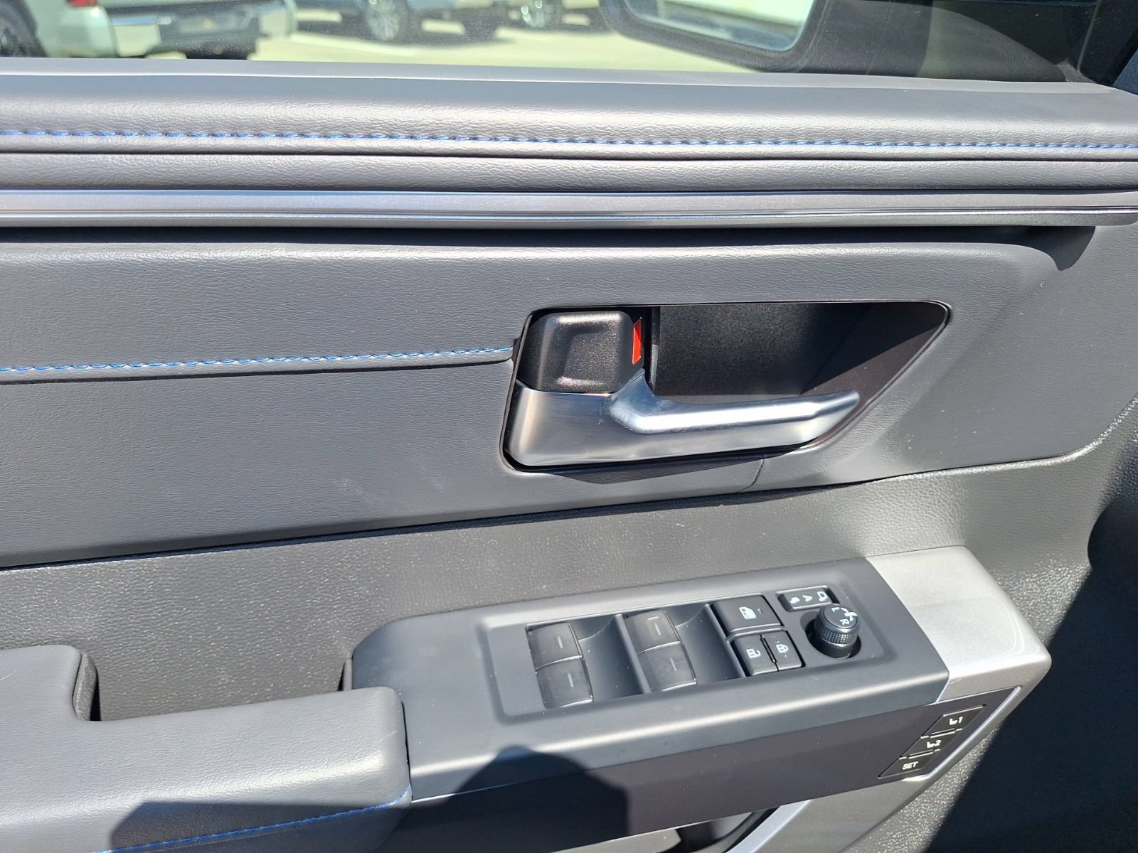 Used 2025 Toyota Sequoia Platinum AWD/4WD image 17