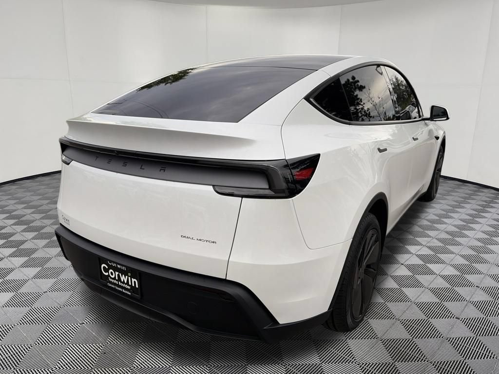 Used 2026 Tesla Model Y AWD image 10