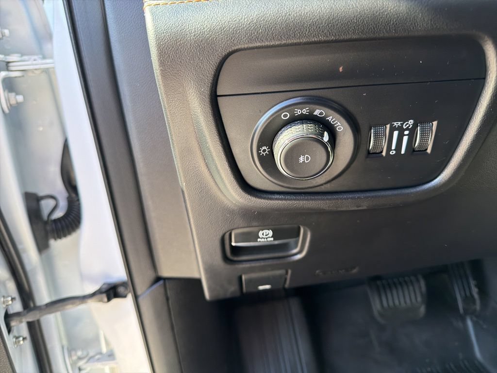 Used 2025 Jeep Grand Cherokee Summit AWD/4WD image 28