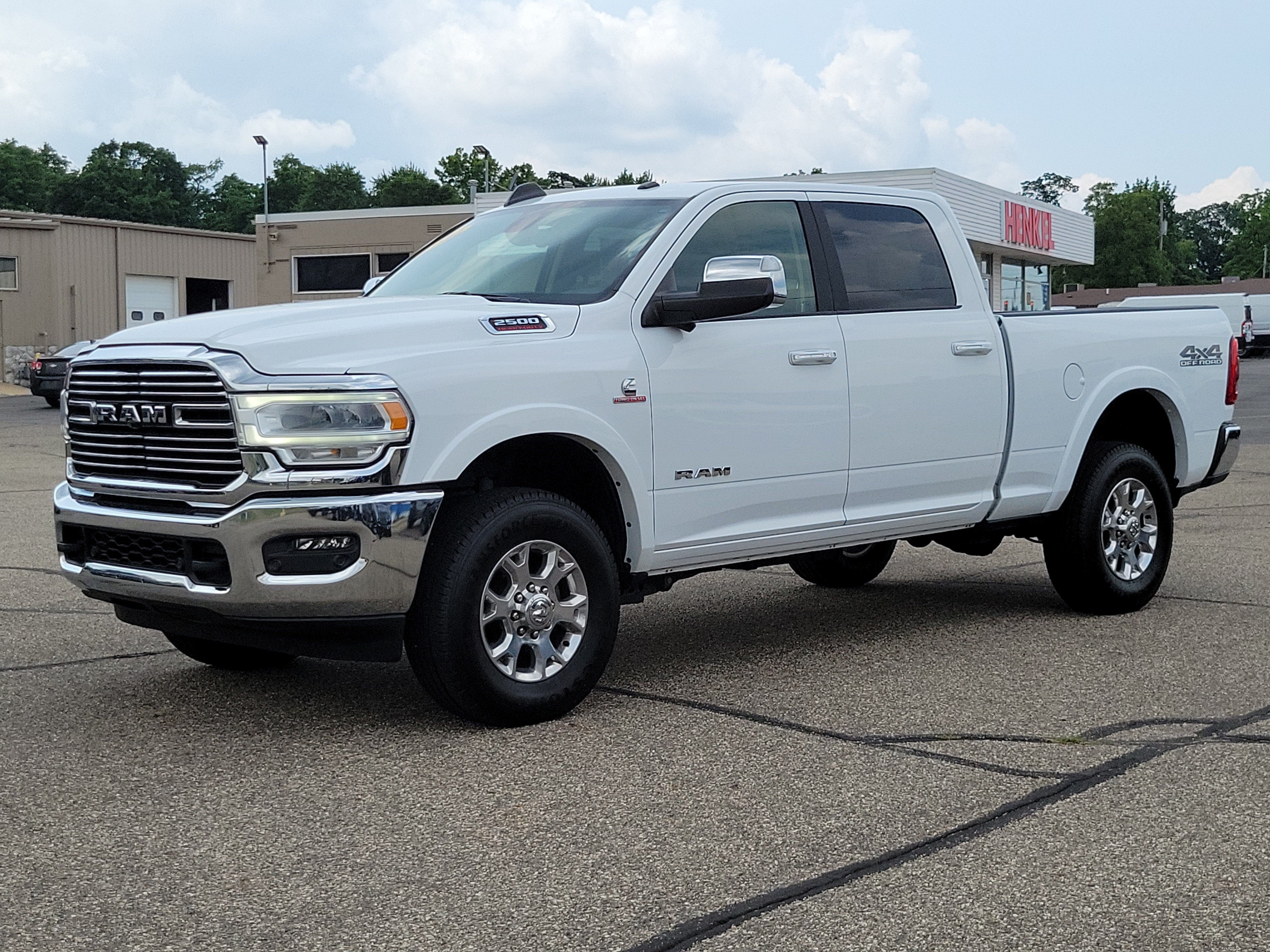 Used 2022 RAM 2500 Laramie AWD/4WD image 2