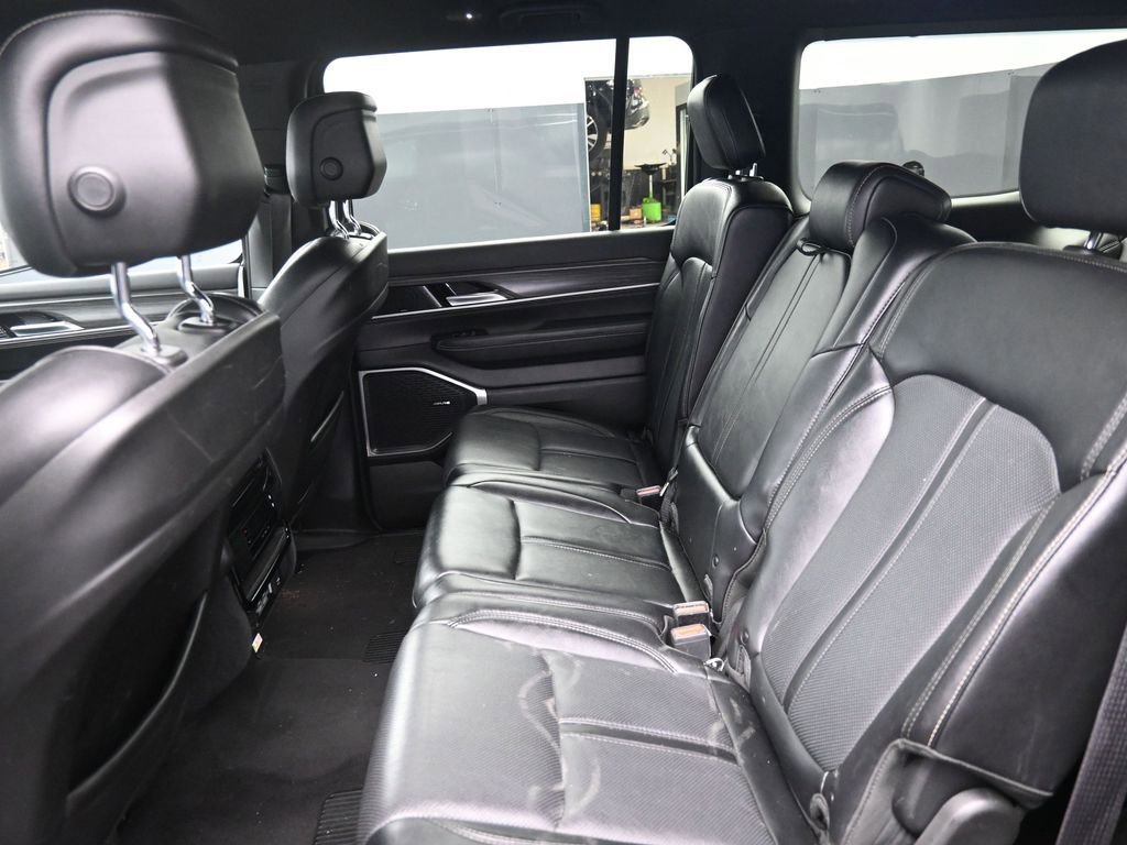 Used 2024 Jeep Wagoneer Series II w/ Flexible Seating Group AWD/4WD image 22