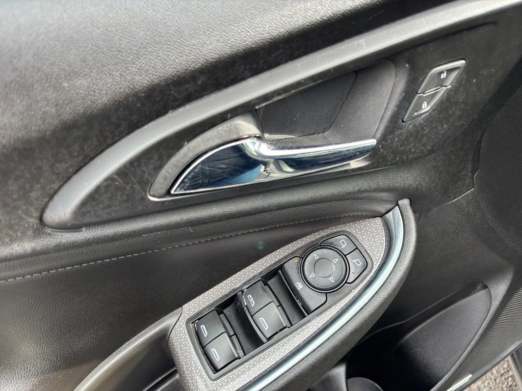 Used 2017 Chevrolet Malibu LT w/ Leather Package image 16