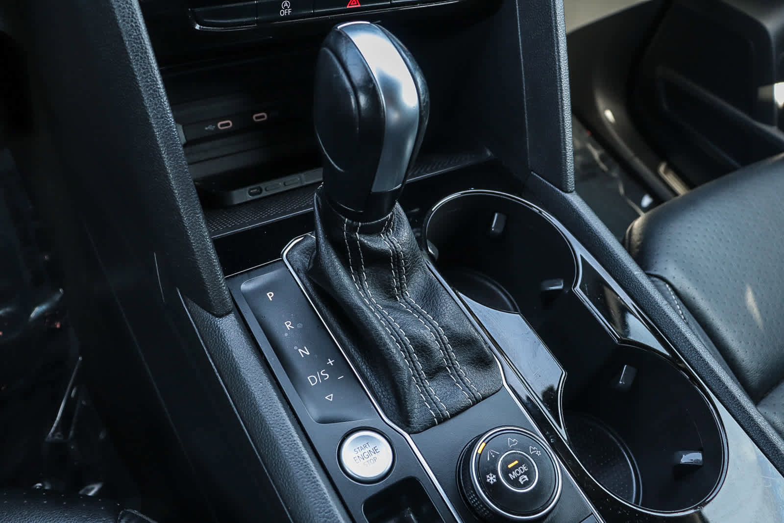 Used 2022 Volkswagen Atlas Cross Sport SE image 19