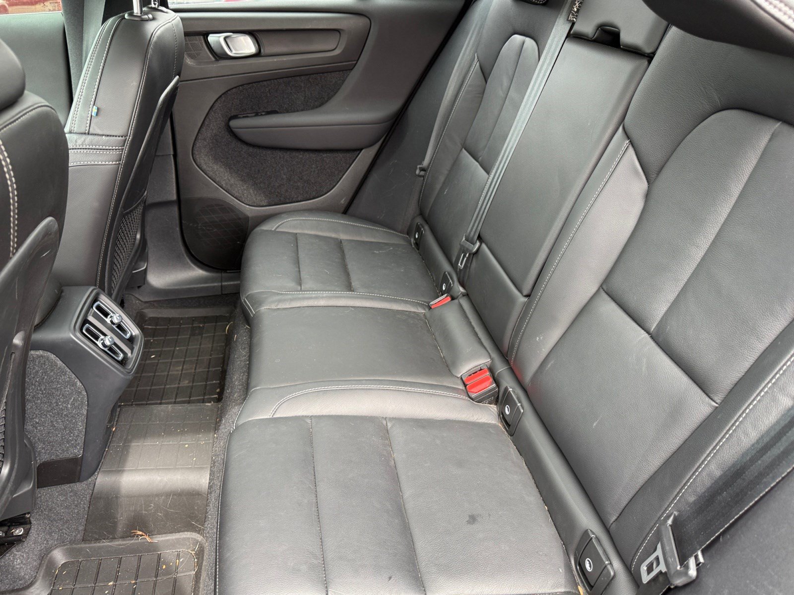 Used 2023 Volvo XC40 B5 Ultimate w/ Climate Package AWD/4WD image 17