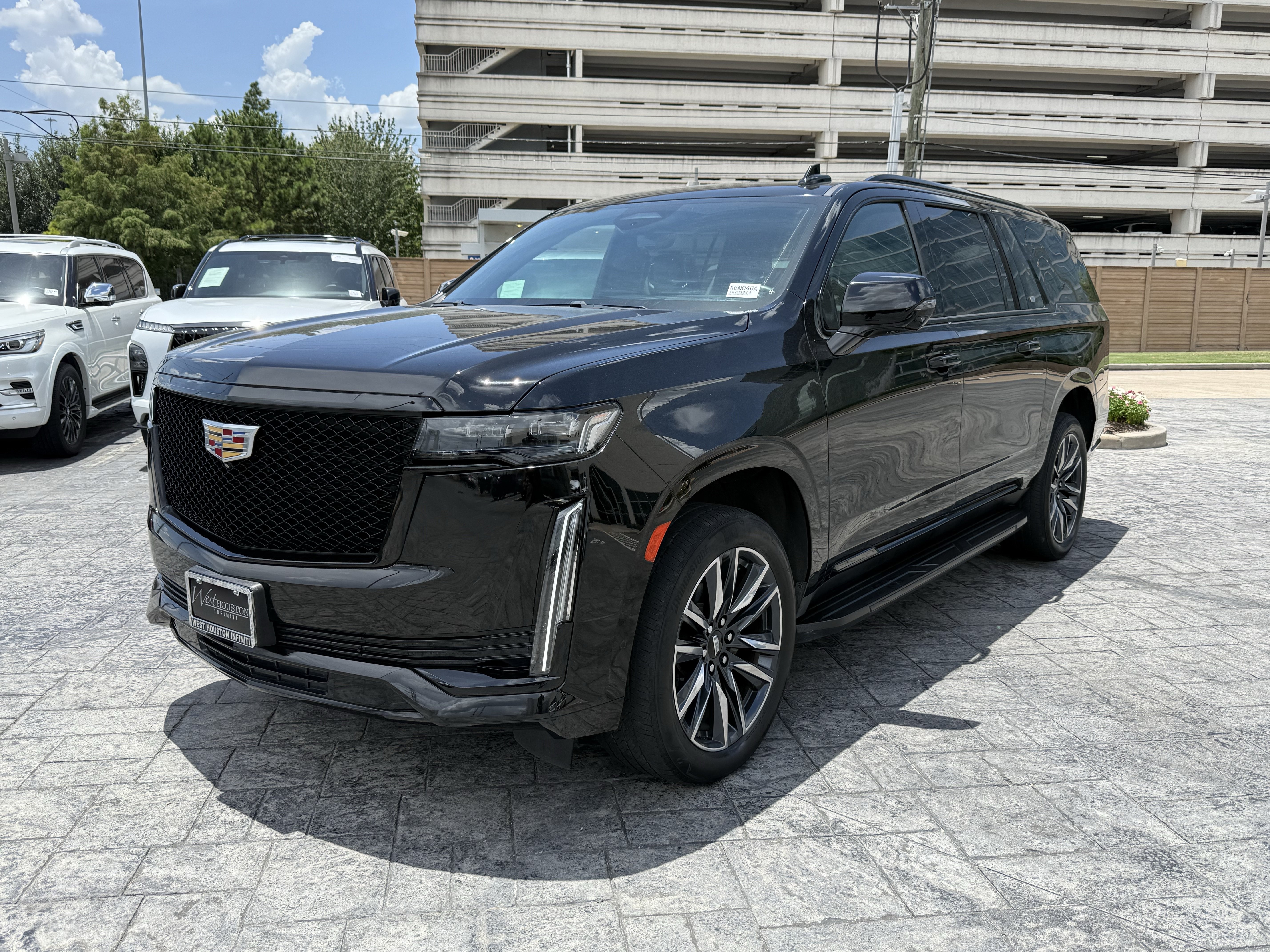 Used 2023 Cadillac Escalade ESV Sport AWD/4WD image 3