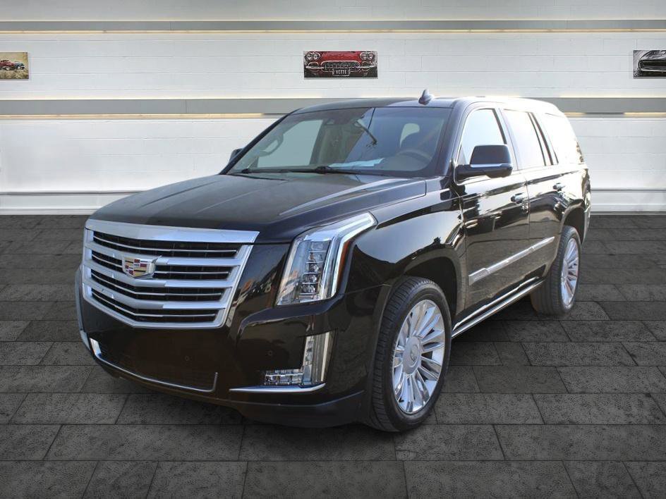 Used 2016 Cadillac Escalade Platinum RWD image 3