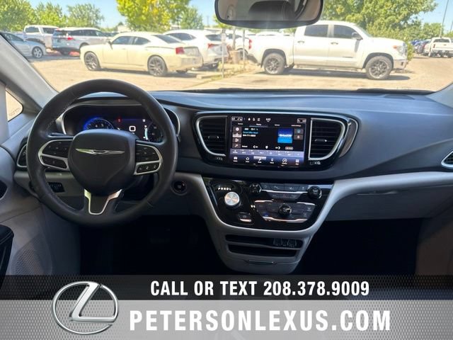 Used 2023 Chrysler Pacifica Touring-L FWD image 14