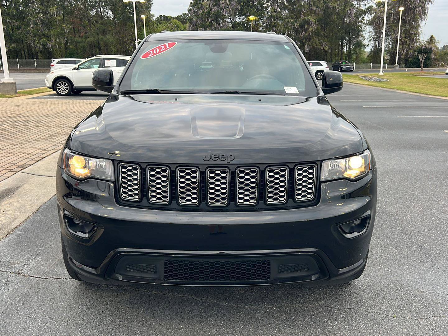 Used 2021 Jeep Grand Cherokee Laredo X image 9