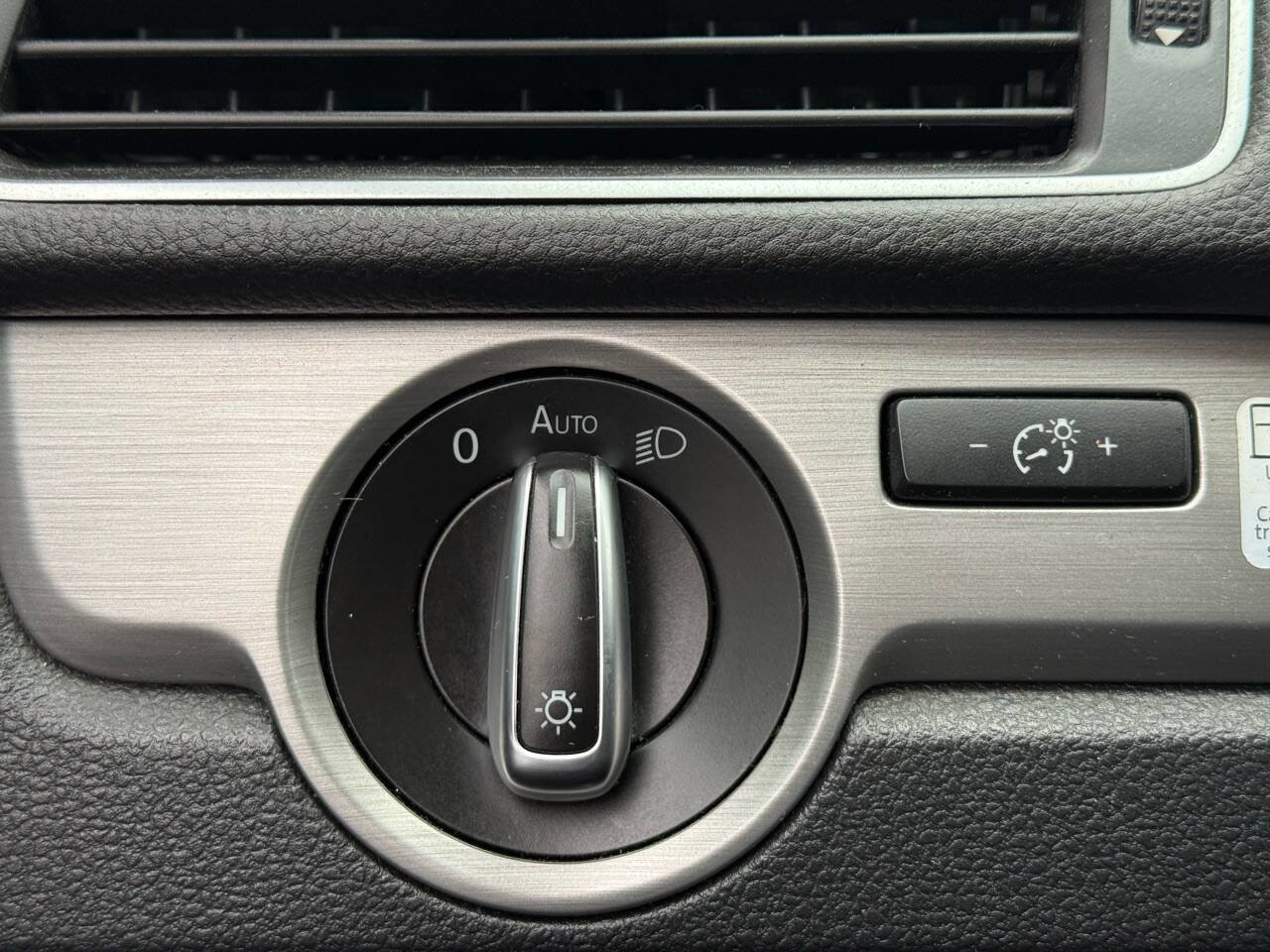 Used 2014 Volkswagen Passat TDI SE image 36