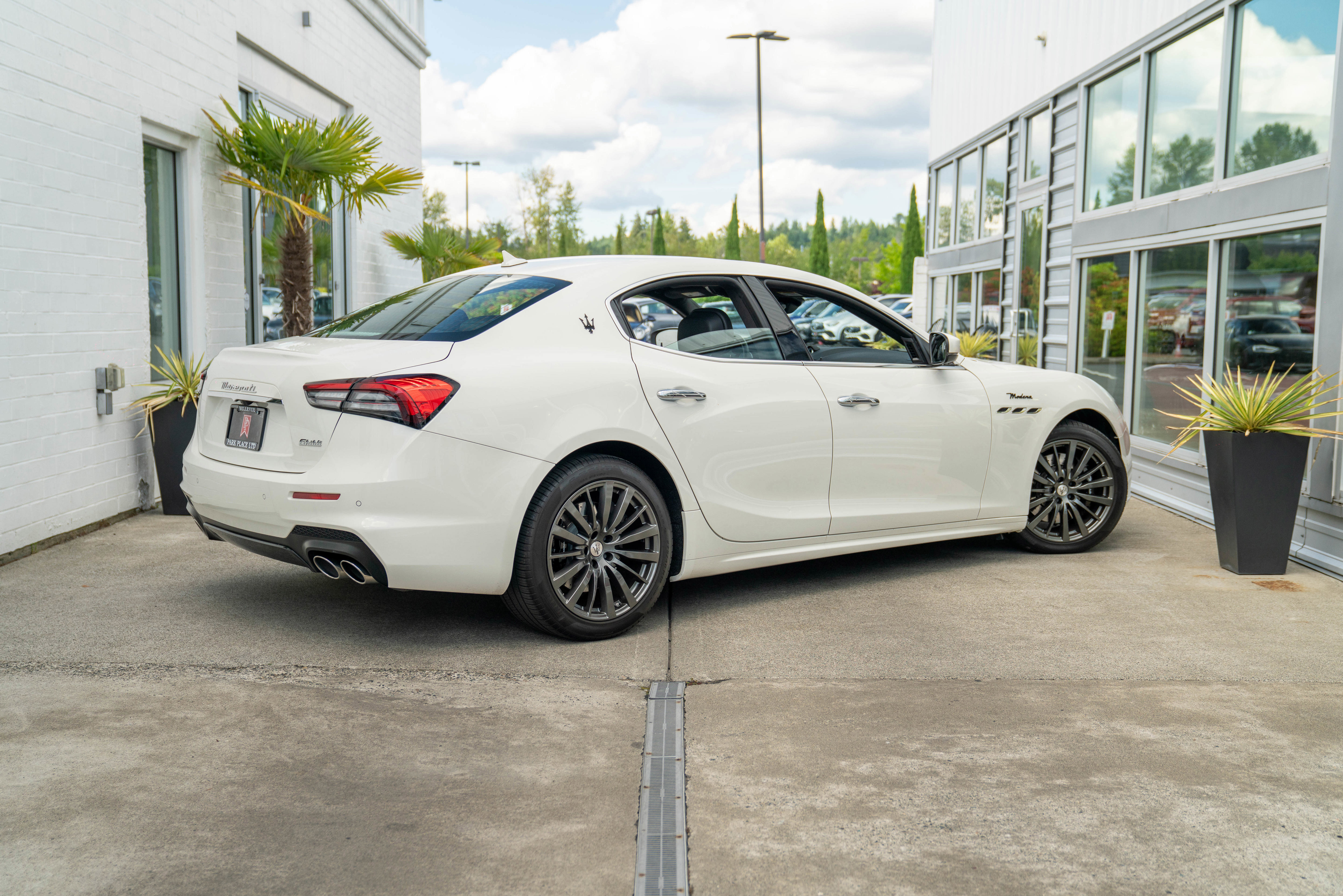 Used 2022 Maserati Ghibli Modena image 8