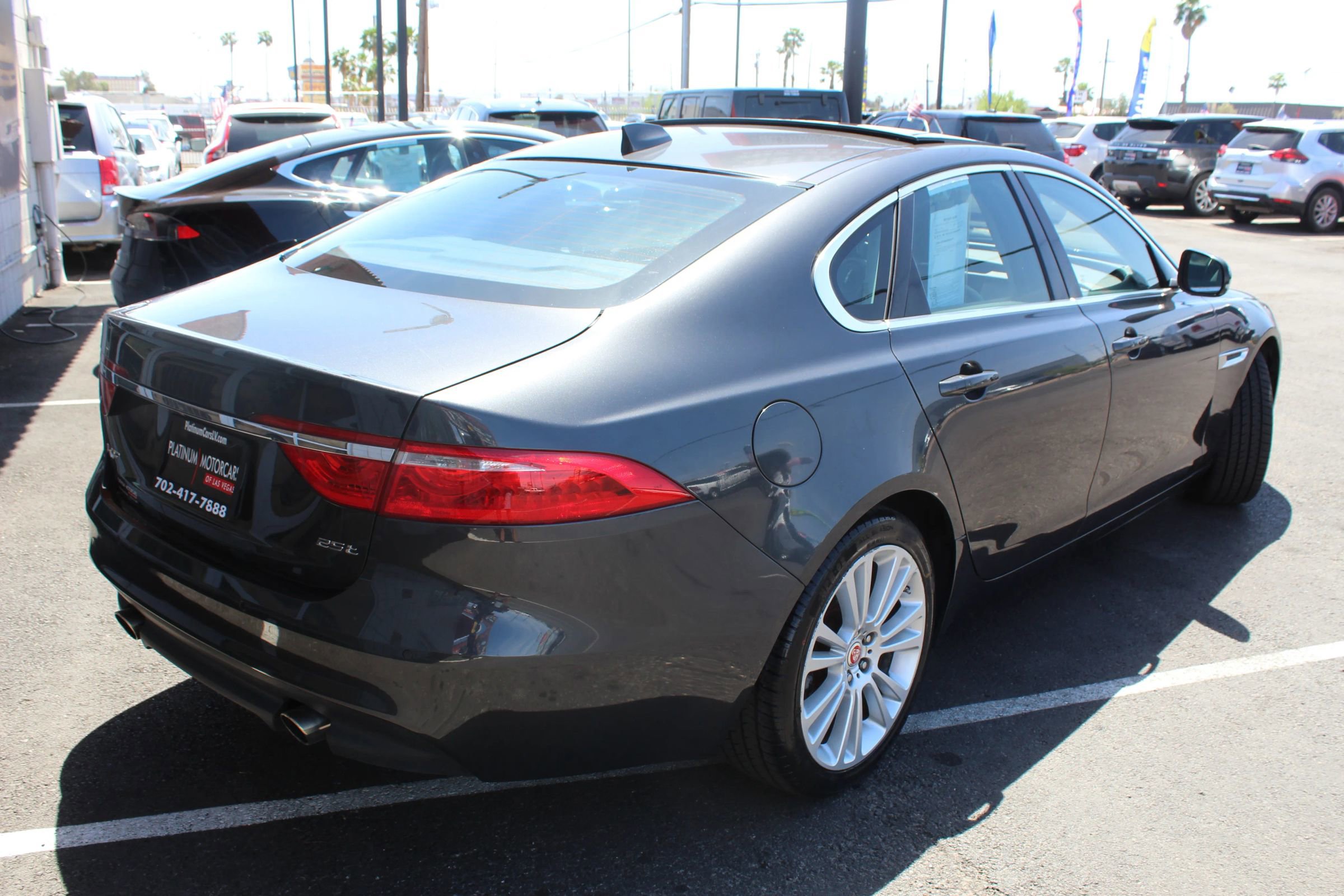 Used 2020 Jaguar XF Premium image 2