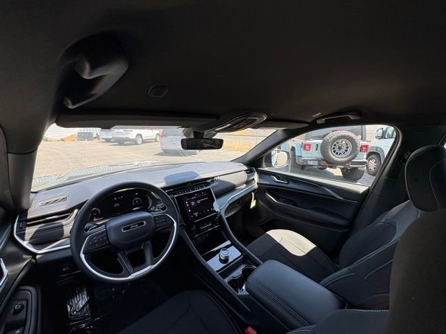 New 2026 Jeep Grand Cherokee L Laredo w/ MOPAR Finishing Package AWD/4WD image 18