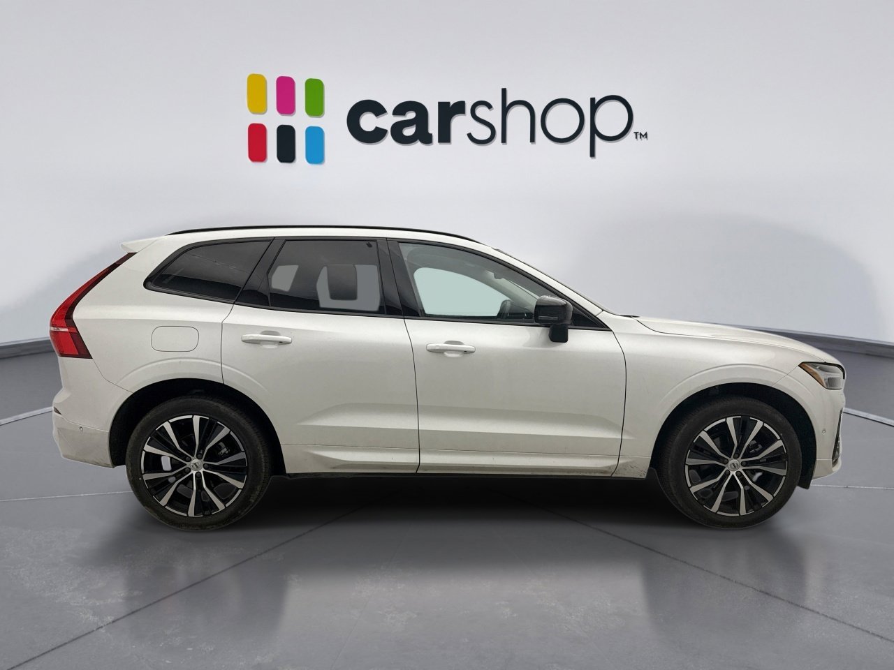 Used 2025 Volvo XC60 B5 Plus image 4