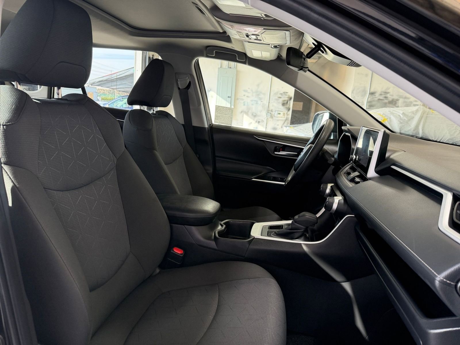 Used 2025 Toyota RAV4 XLE image 37