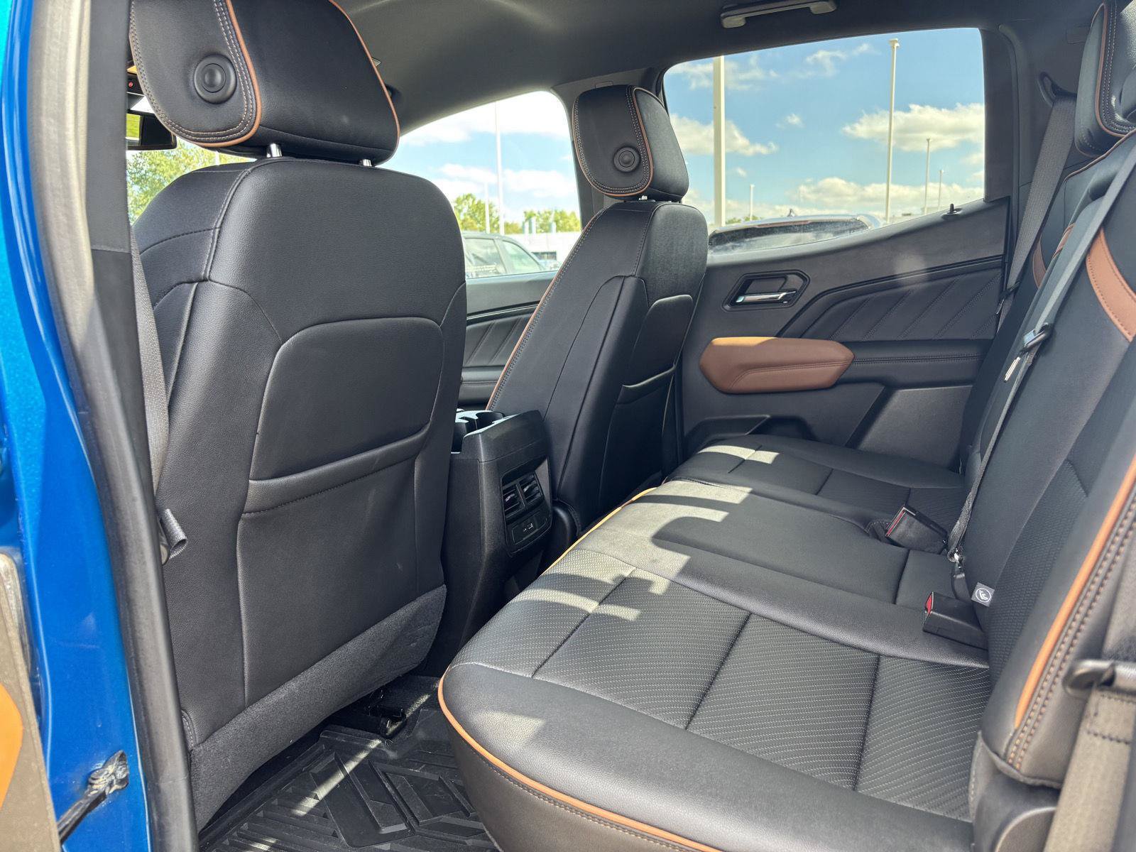 Used 2023 GMC Canyon AT4 w/ AT4 Premium Package AWD/4WD image 18
