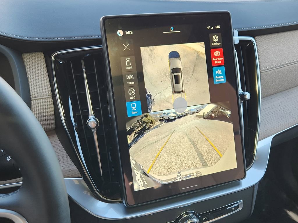 New 2026 Volvo XC90 T8 Plus w/ Protection Package Premier image 9