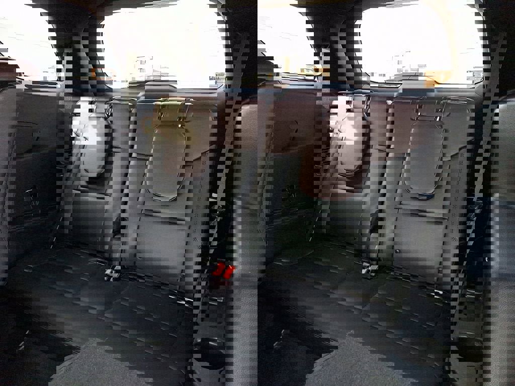 Used 2023 Ford Explorer Platinum w/ Technology Package AWD/4WD image 12