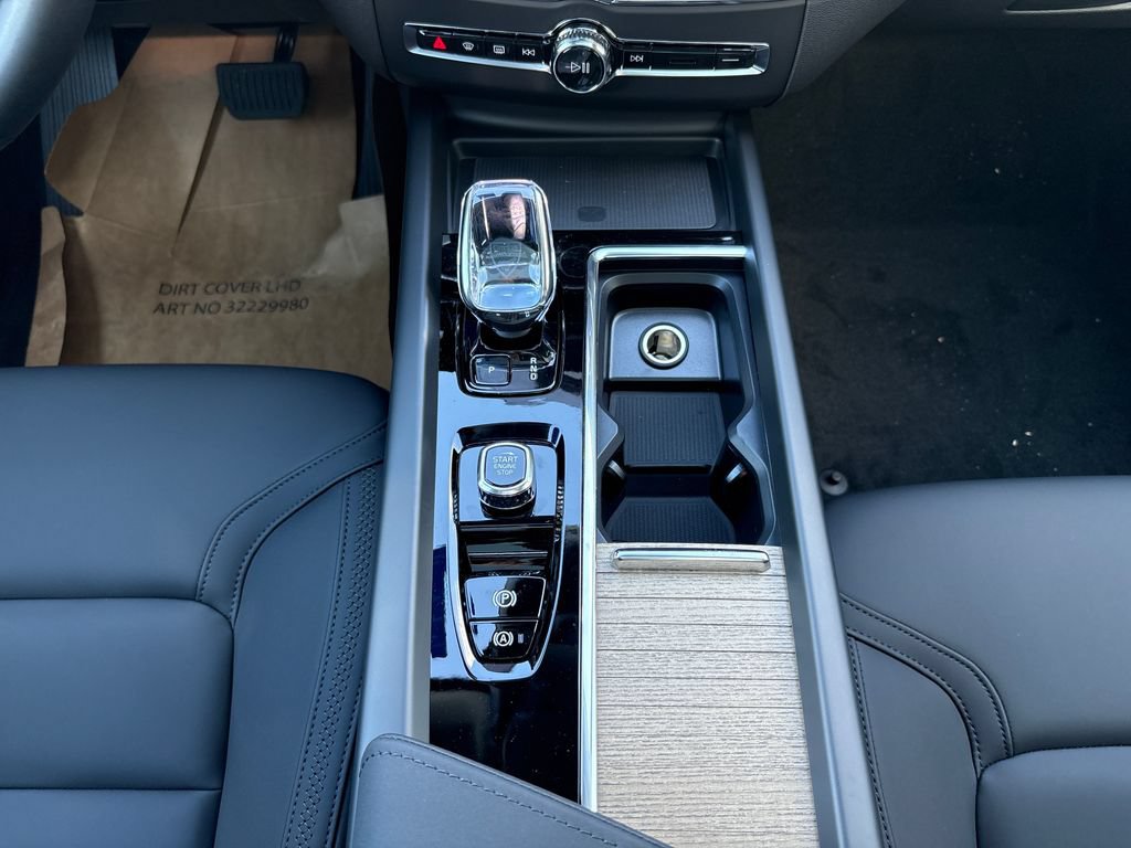 New 2026 Volvo XC60 B5 Core AWD/4WD image 14