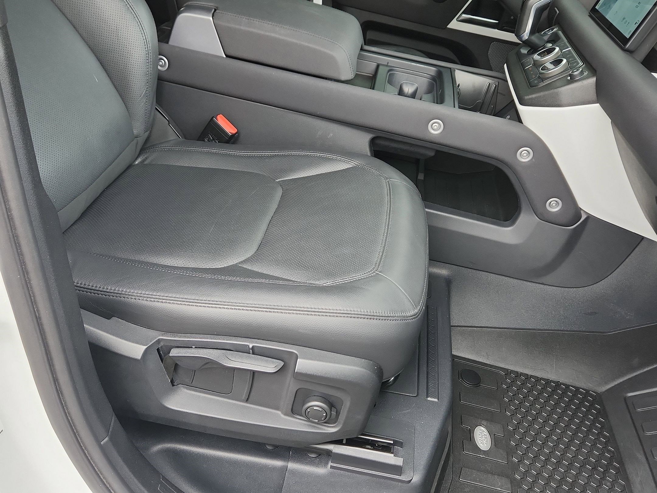 Certified 2023 Land Rover Defender 110 S AWD/4WD image 23