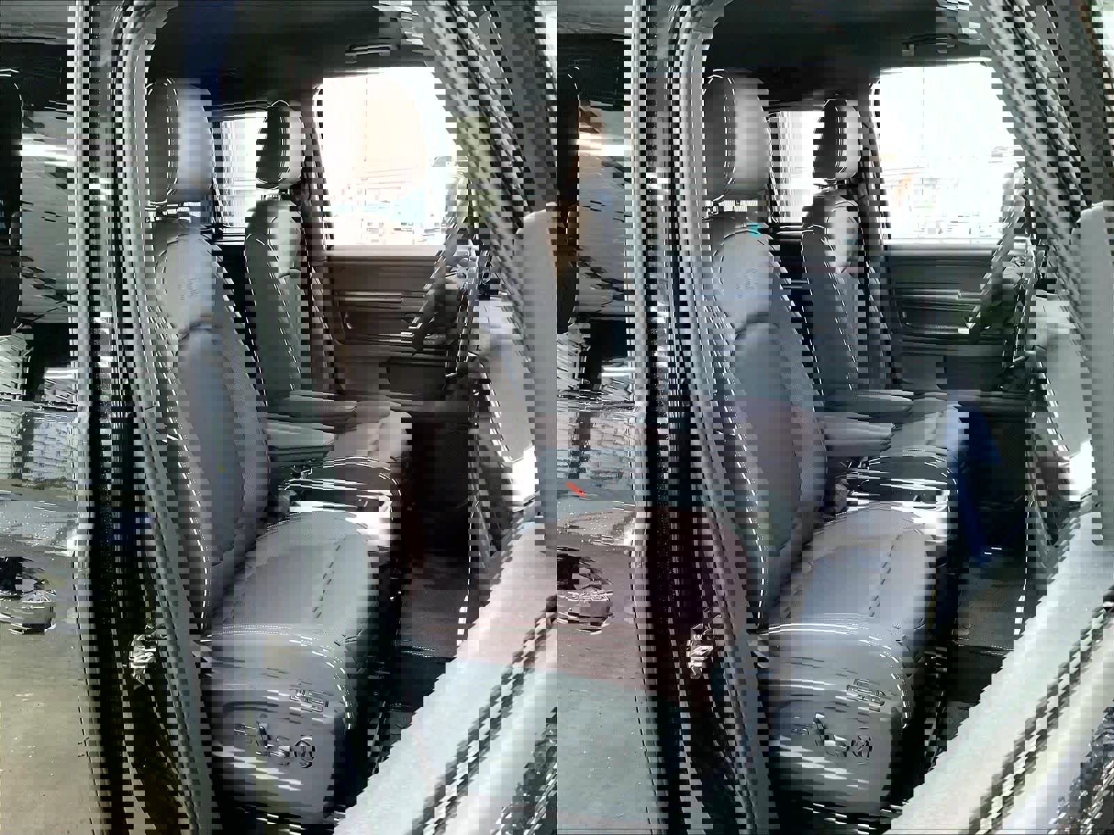 New 2025 Volkswagen ID. Buzz Pro S image 29