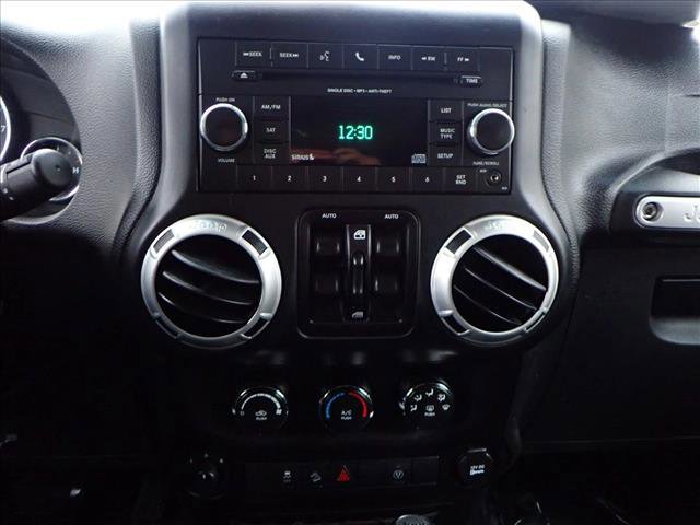 Used 2016 Jeep Wrangler Unlimited Rubicon w/ Connectivity Group image 15