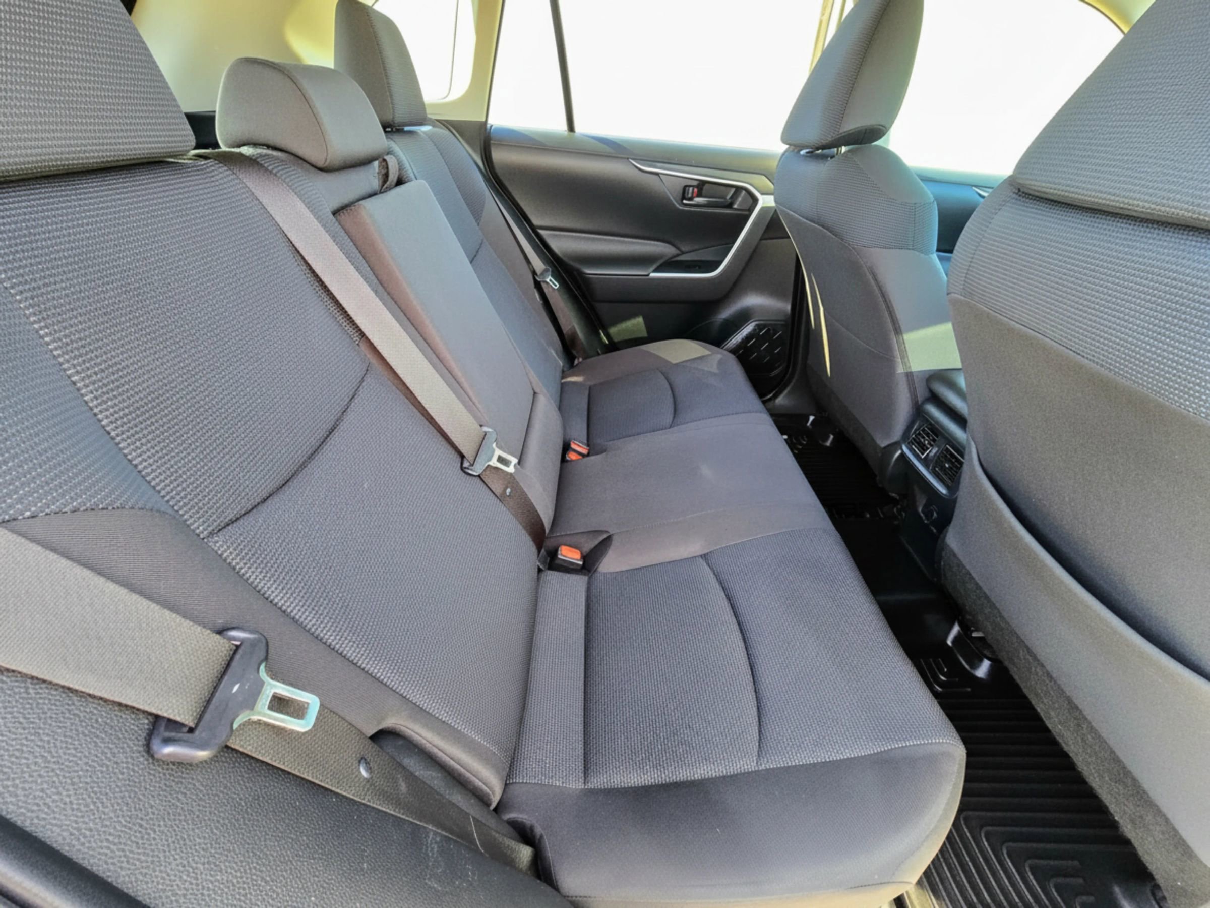 Used 2020 Toyota RAV4 LE image 14