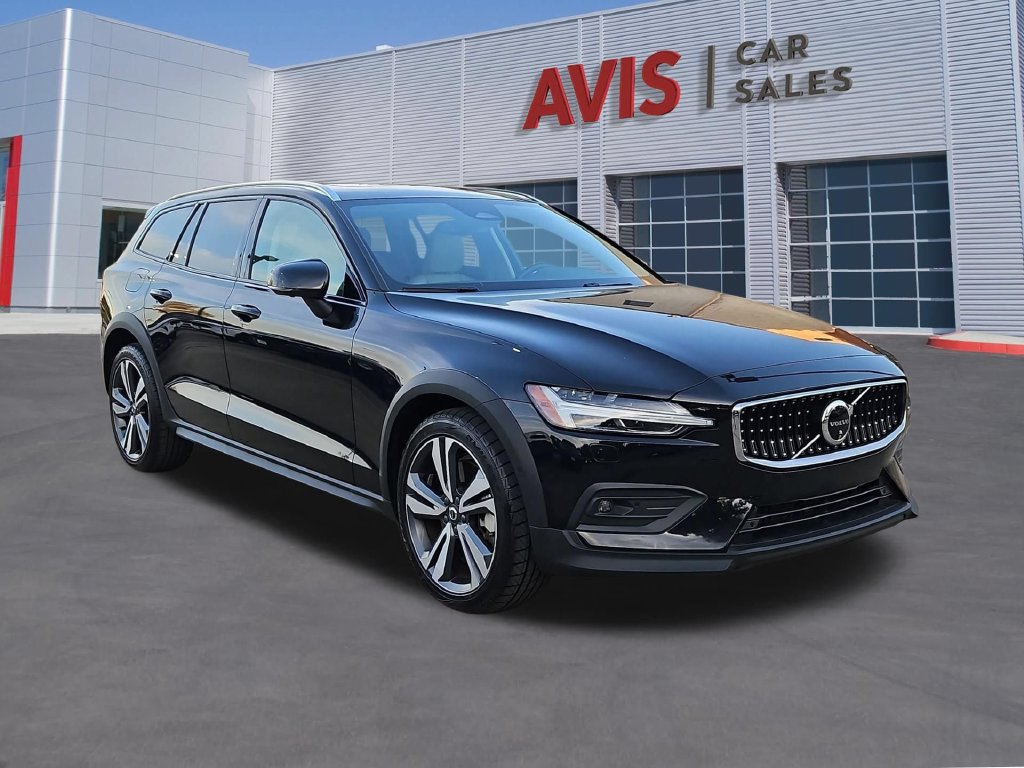 Used 2025 Volvo V60 B5 Cross Country Plus AWD/4WD image 3