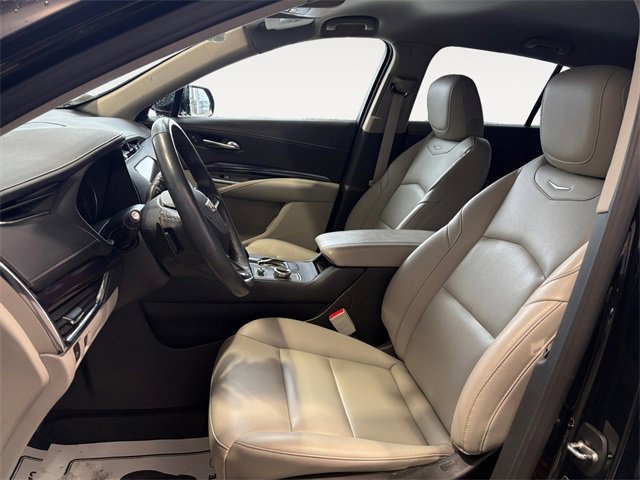Certified 2023 Cadillac XT4 Luxury w/ Cold Weather Package image 7