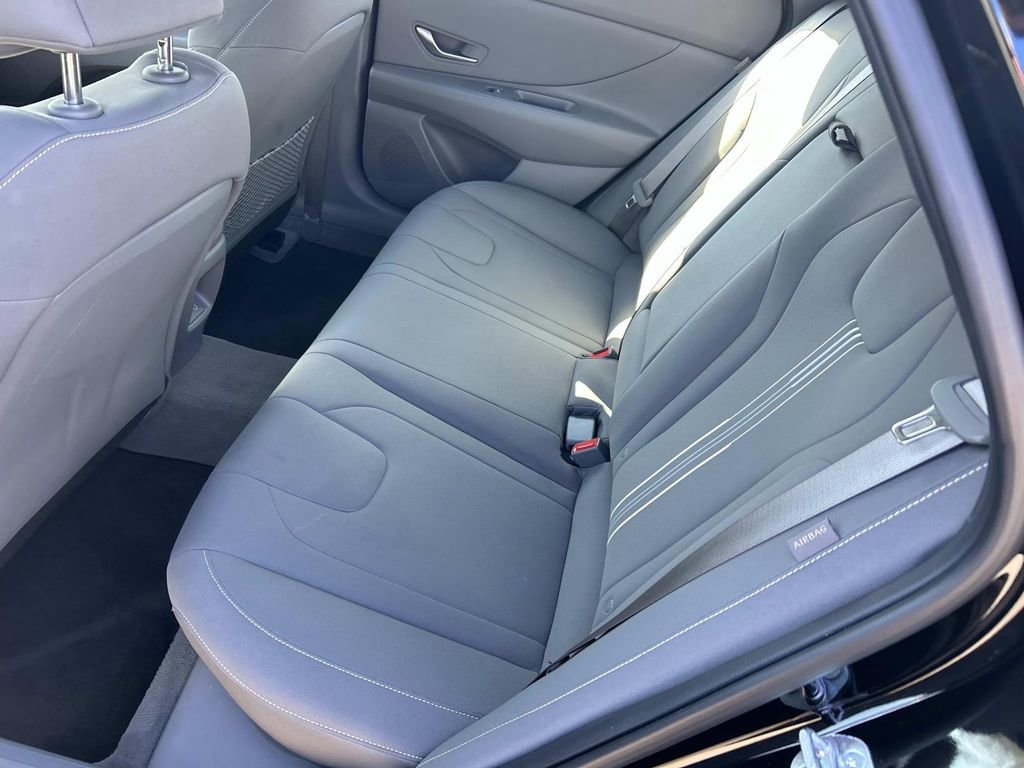 Certified 2025 Hyundai Elantra SEL image 18