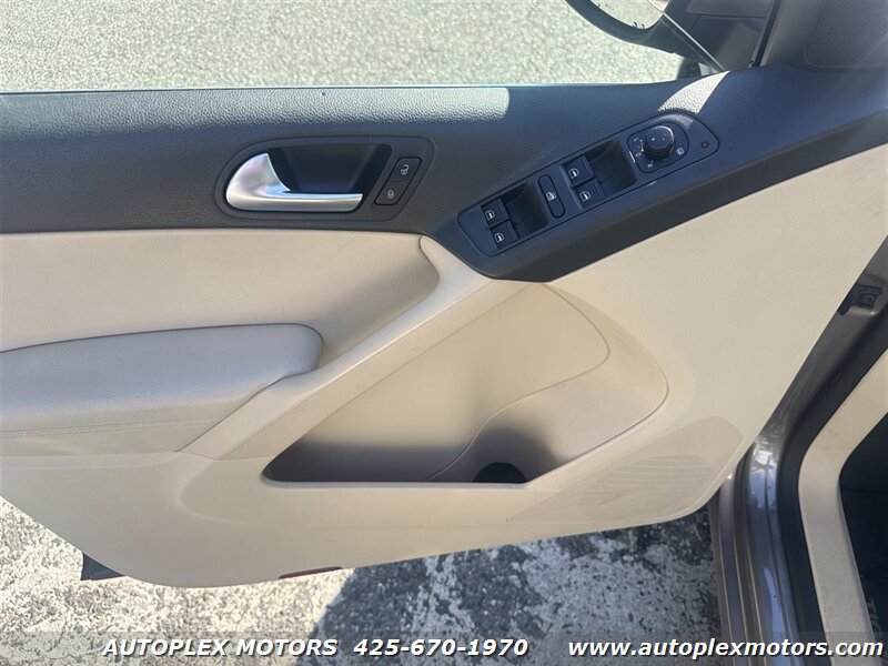 Used 2010 Volkswagen Tiguan S AWD/4WD image 5