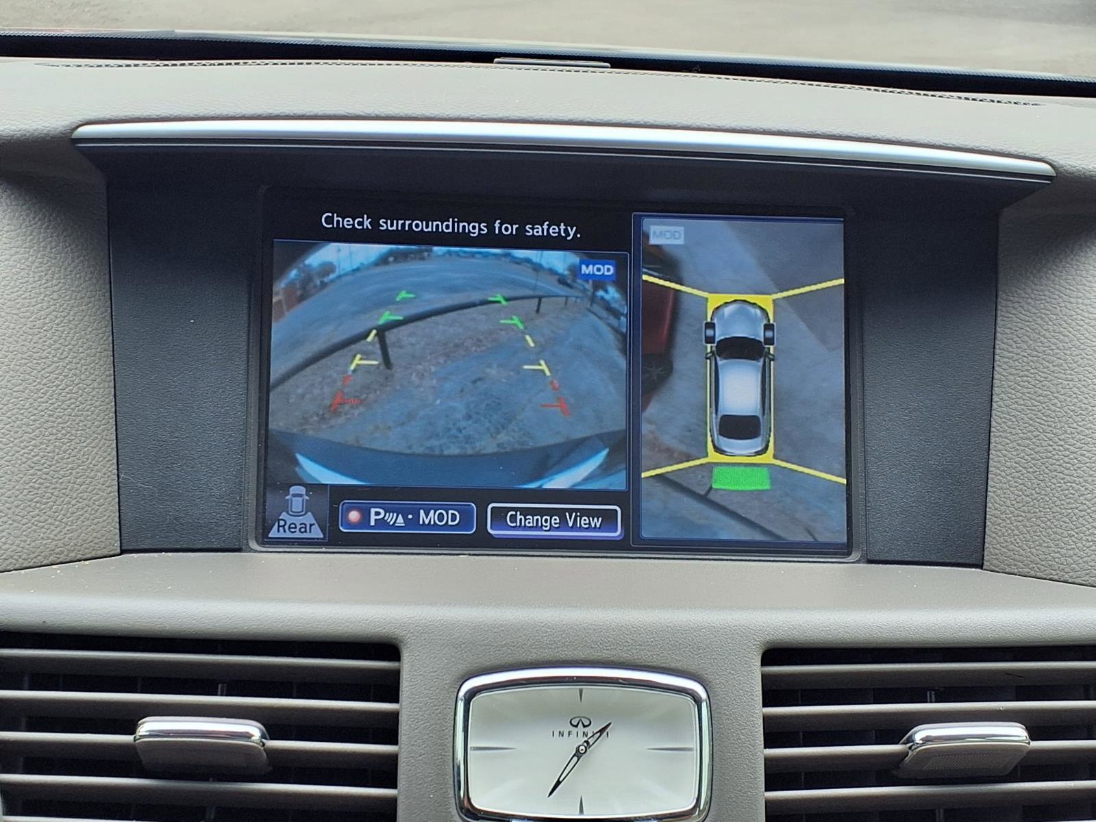 Used 2016 INFINITI Q70 L 3.7 w/ Technology Package image 16