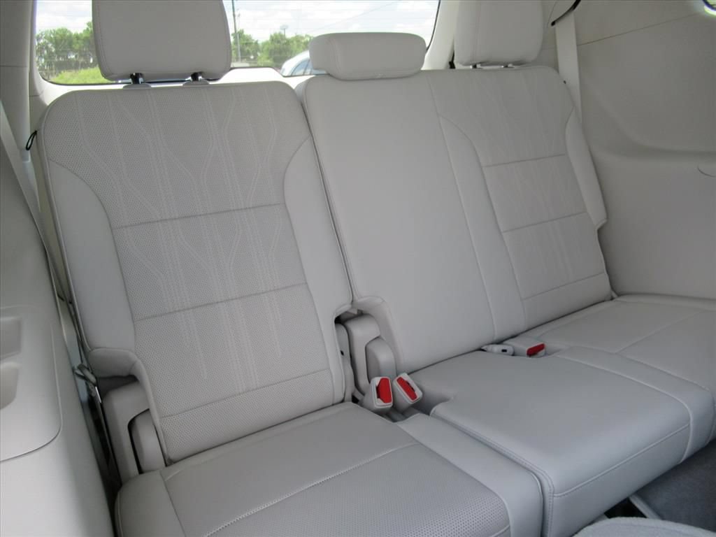 New 2026 Buick Enclave Avenir w/ Super Cruise Package FWD image 35