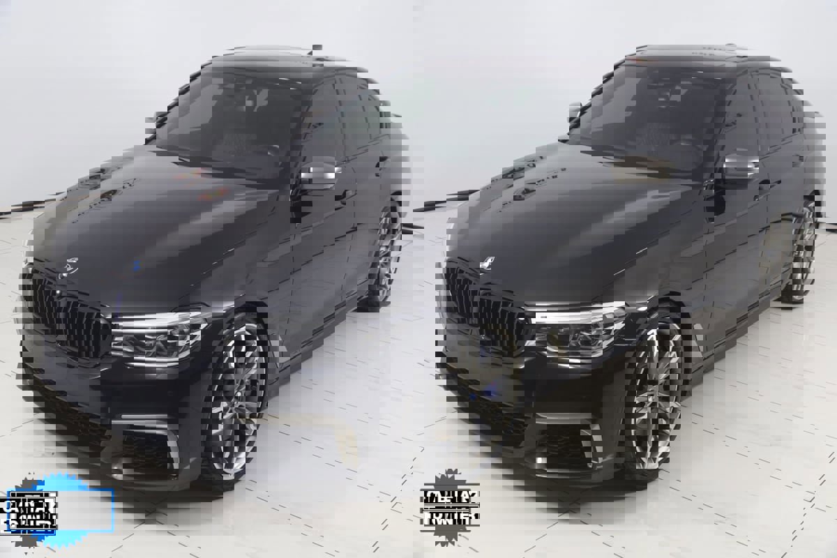 Used 2020 BMW M550i xDrive w/ Premium Package image 25